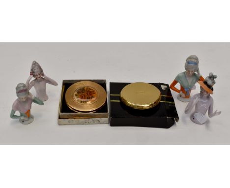 Four early 20th Century ceramic doll heads and two vintage Stratton compacts (1 bag)