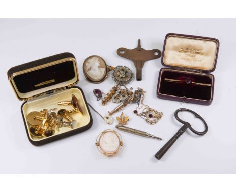 A 15ct gold good luck brooch, weight approx 2.7gms, a 9ct gold bar brooch set with an amethyst (replacement pin) and a perido