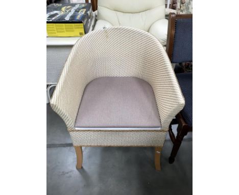 A basket weave commode
