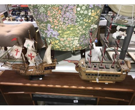 2 model galleons