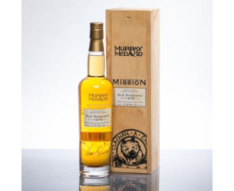 OLD RHOSDHU 1979 MURRAY MCDAVID MISSION
Single Highland Malt Whisky, aged 24 Years. Bottle No. 236/498. Signed by Master Dist