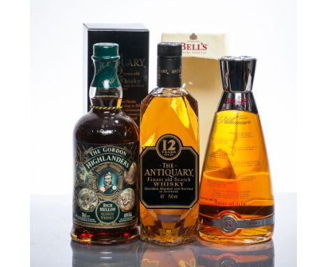 THE GORDON HIGHLANDERS
Blended Scotch Whisky. 70cl, 40% volume. 
THE ANTIQUARY 12 YEARS OLD
Blended Scotch Whisky. 750ml, 43°