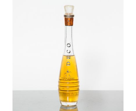 JOHNNIE WALKER DECO
Blended Scotch Whisky. 350ml, 40% volume.