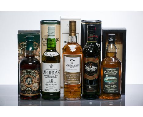 LAPHROAIG 10 YEAR OLD
Single Islay Malt Whisky. 70cl, 40% volume, in tube.
GORDON HIGHLANDERS
Blended Scotch Whisky. 70cl, 40