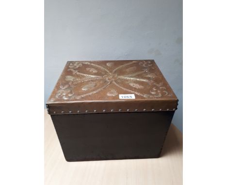  Sale Item:    COPPER LIDDED BOX   Vat Status:   No Vat   Buyers Premium:  This lot is subject to a Buyers Premium of 15% + V