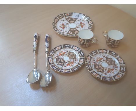  Sale Item:    BOX CROWN DERBY WARE   Vat Status:   No Vat   Buyers Premium:  This lot is subject to a Buyers Premium of 15% 