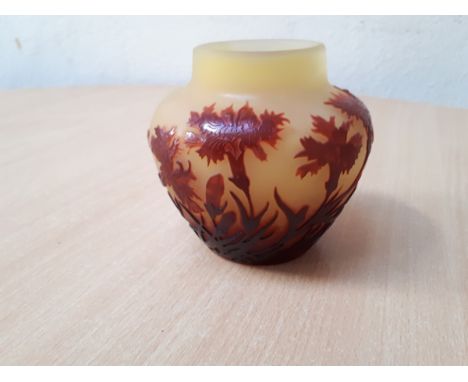  Sale Item:    9 CMS TALL GALLE VASE   Vat Status:   No Vat   Buyers Premium:  This lot is subject to a Buyers Premium of 15%