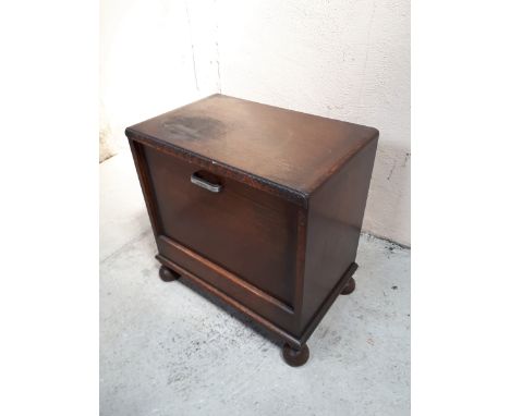  Sale Item:    OAK COAL BOX   Vat Status:   No Vat   Buyers Premium:  This lot is subject to a Buyers Premium of 15% + Vat @ 