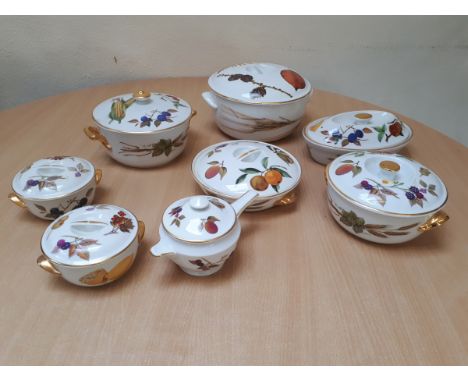  Sale Item:    ROYAL WORCESTER EVESHAM TUREENS & SAUCE BOAT (AF)  Vat Status:   No Vat   Buyers Premium:  This lot is subject