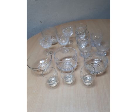  Sale Item:    BOX 10 ASSORTED GLASSES & 4 BOWLS  Vat Status:   No Vat   Buyers Premium:  This lot is subject to a Buyers Pre