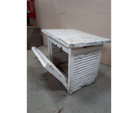  Sale Item:    WEATHER STATION- EMPTY   Vat Status:   No Vat   Buyers Premium:  This lot is subject to a Buyers Premium of 15