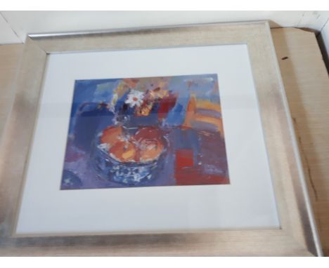  Sale Item:    PICTURE ANNE MURRAY DAISY BOWL   Vat Status:   No Vat   Buyers Premium:  This lot is subject to a Buyers Premi