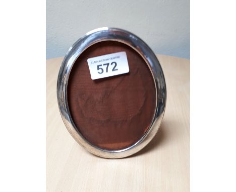  Sale Item:    OVAL SILVER FRAME LONDON 1927   Vat Status:   No Vat   Buyers Premium:  This lot is subject to a Buyers Premiu