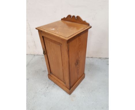  Sale Item:    OAK BEDSIDE CABINET (AF)   Vat Status:   No Vat   Buyers Premium:  This lot is subject to a Buyers Premium of 