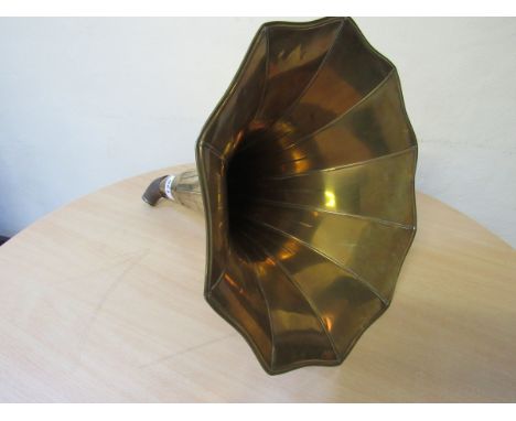  Sale Item:    BRASS GRAMAPHONE HORN   Vat Status:   No Vat   Buyers Premium:  This lot is subject to a Buyers Premium of 15%