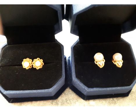  Sale Item:    2 PAIRS PEARL EAR RINGS NO MARKS   Vat Status:   No Vat   Buyers Premium:  This lot is subject to a Buyers Pre