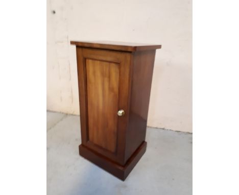  Sale Item:    MAHOGANY POT CUPBOARD (AF)   Vat Status:   No Vat   Buyers Premium:  This lot is subject to a Buyers Premium o