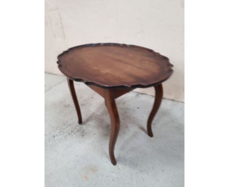  Sale Item:    MAHOGANY OCCASIONAL TABLE (AF)   Vat Status:   No Vat   Buyers Premium:  This lot is subject to a Buyers Premi