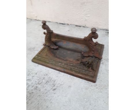  Sale Item:    CAST IRON BOOT SCRAPER   Vat Status:   No Vat   Buyers Premium:  This lot is subject to a Buyers Premium of 15