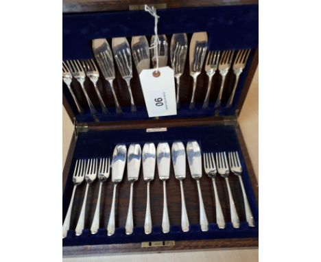  Sale Item:    OAK CASED FISH CUTLERY CAIRNCROSS PERTH (AF)  Vat Status:   No Vat   Buyers Premium:  This lot is subject to a