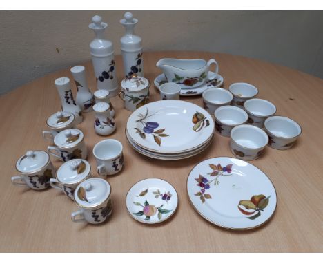  Sale Item:    ROYAL WORCESTER EVESHAM CRUETS ETC (AF)  Vat Status:   No Vat   Buyers Premium:  This lot is subject to a Buye