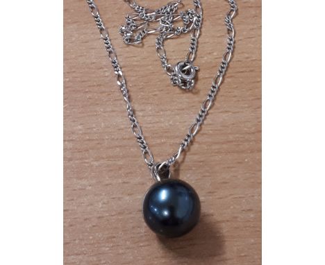  Sale Item:    WHITE METAL PENDANT MK 18K   Vat Status:   No Vat   Buyers Premium:  This lot is subject to a Buyers Premium o