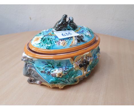  Sale Item:    WEDGEWOOD POLYCHROME GAME DISH (AF)  Vat Status:   No Vat   Buyers Premium:  This lot is subject to a Buyers P