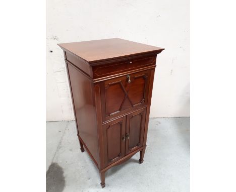  Sale Item:    INLAID MAHOGANY CABINET   Vat Status:   No Vat   Buyers Premium:  This lot is subject to a Buyers Premium of 1