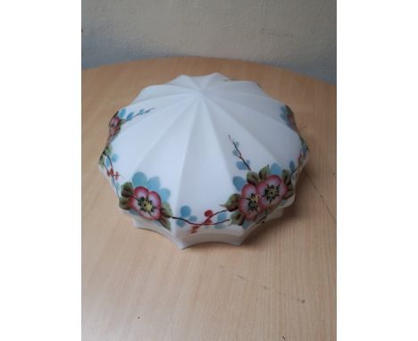  Sale Item:    ART DECO LIGHT SHADE   Vat Status:   No Vat   Buyers Premium:  This lot is subject to a Buyers Premium of 15% 