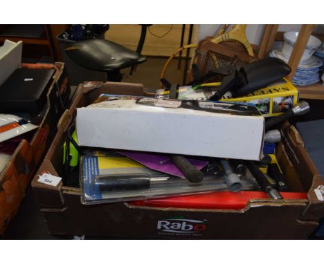 Mixed Lot: Garage and motoring accessories and tools