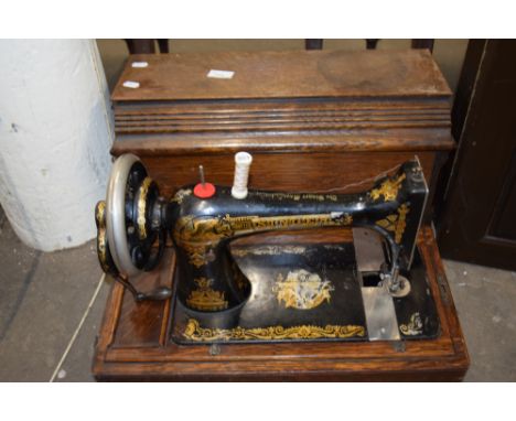 Vintage Singer sewing machine in wooden case