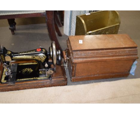 Vintage Singer sewing machine in wooden case
