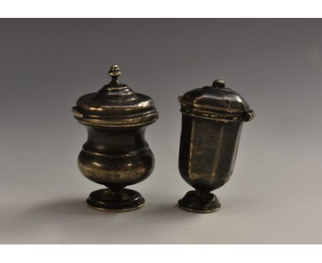 An 18th century Continental silver coloured metal vinaigrette, hinged cover with knop finial, enclosing a pierced grille, cir
