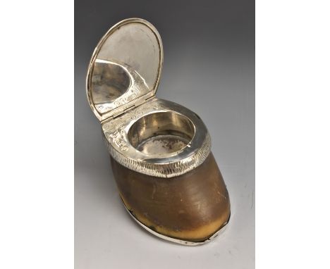 A Victorian silver mounted horse hoof table snuff box, flush-hinged cover, crested, 8cm wide, Arthur Sibley, London 1871