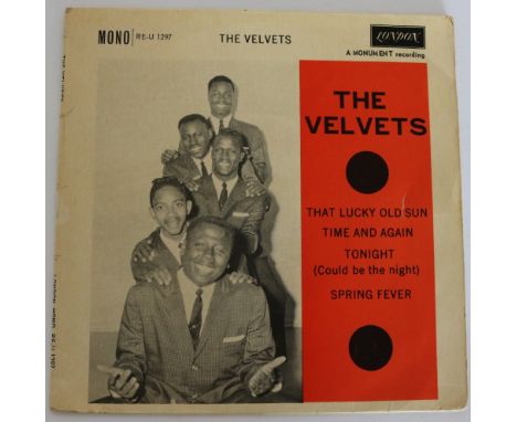 THE VELVETS - Thrilling four track S/T EP from The Velvets featuring the shakin' up-tempo number 'That Lucky Old Sun' (London