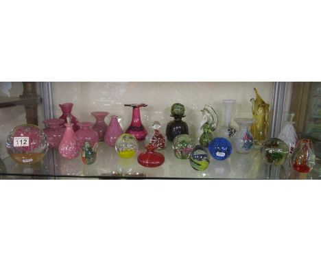 Shelf of glass to include Caithness etc