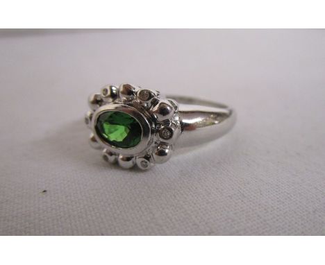 White gold green garnet set ring