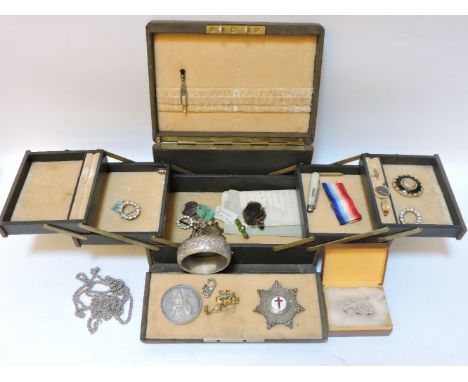 A collection of costume jewellery, to include a Victorian Masonic silver and enamelled star shaped medal inscribed 'In Hog Si