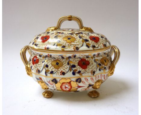 A Bloor Derby `Japan' pattern part dessert service, circa 1820, comprising; sauce tureen and cover, four shell shaped dishes,