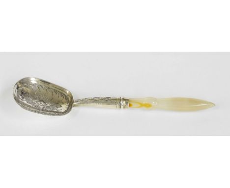 Victorian agate and silver caddy spoon with bright cut decoration, maker Hilliard & Thomason, Birmingham 1871, 5" long, 0.4oz