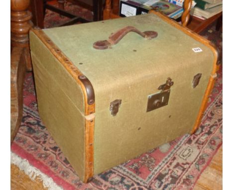 Large 1920s/30s fabric covered travel trunk