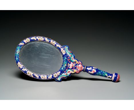 Full title: A Chinese Canton enamel hand mirror, Qianlong/JiaqingDescription:L.: 37,5 cmCondition reports:Condition reports (