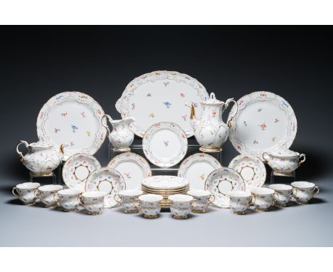 Full title: A Meissen porcelain 43-piece service with floral design, Germany, 19/20th C.Description:Dim.: 45,5 x 32,5 cm (the