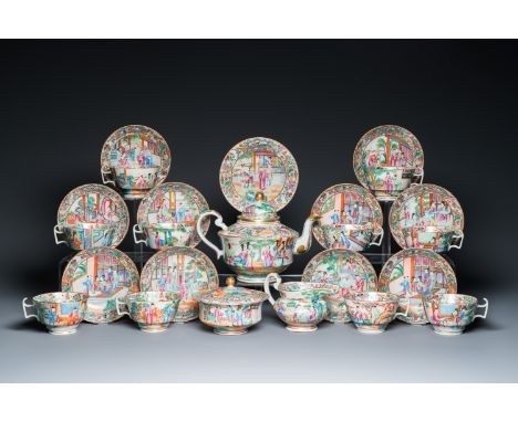 Full title: A Chinese Canton famille rose 24-piece tea service, 19th C.Description:H.: 19 cm - L.: 28 cm (the teapot)Dia.: 15