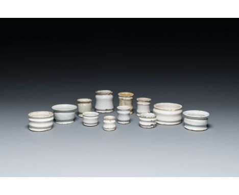 Full title: Twelve white Delftware ointment jars and miniature albarelli, 17th C.Description:H.: 6 cm (the tallest)Condition 