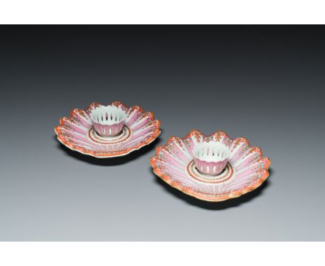 Full title: A pair of fine Chinese famille rose trembleuse stands or 'mancerina', QianlongDescription:L.: 25,5 cm â€“ H.: 4 c