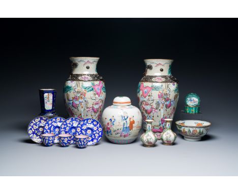 Full title: A varied collection of Chinese porcelain and Canton enamel, 18/19th C.Description:H.: 35 cm (the tallest vase)Dia