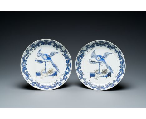 Full title: A pair of Chinese eggshell Pronk studio 'parrot and spaniel' plates, Yongzheng/QianlongDescription:Dia.: 20,5 cmT