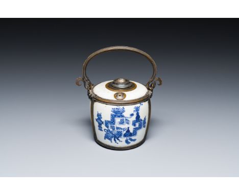Full title: A Chinese blue and white 'Bleu de Hue' waterpipe for the Vietnamese market, Tho mark, 19th C.Description:H.: 11 c