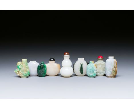 Full title: Nine Chinese jade, glass and hardstone snuff bottles, 19/20th C.Description:H.: 7,5 cm (the tallest bottle, incl.